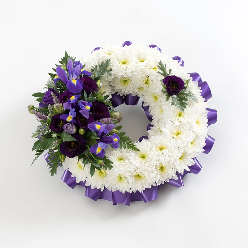 Wreath Based Classic With Spray