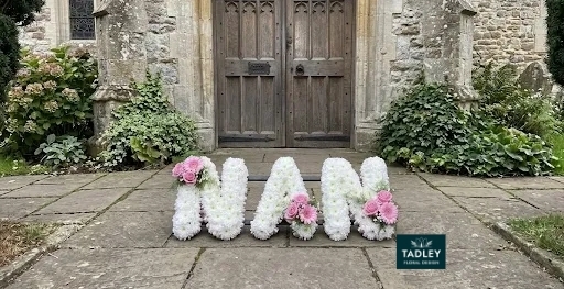NAN Letters Pink Sprays